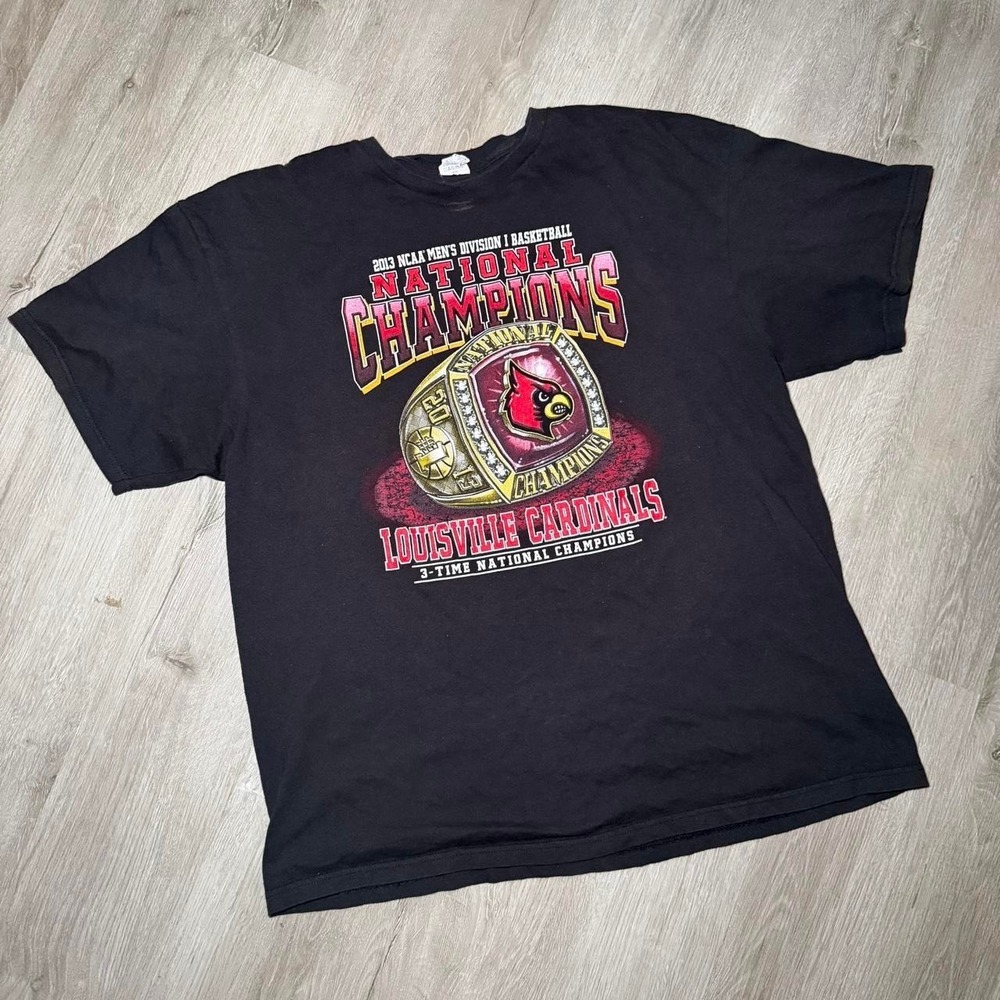 Louisville Cardinals 2013 NCAA National Champions graphic tee championship ring